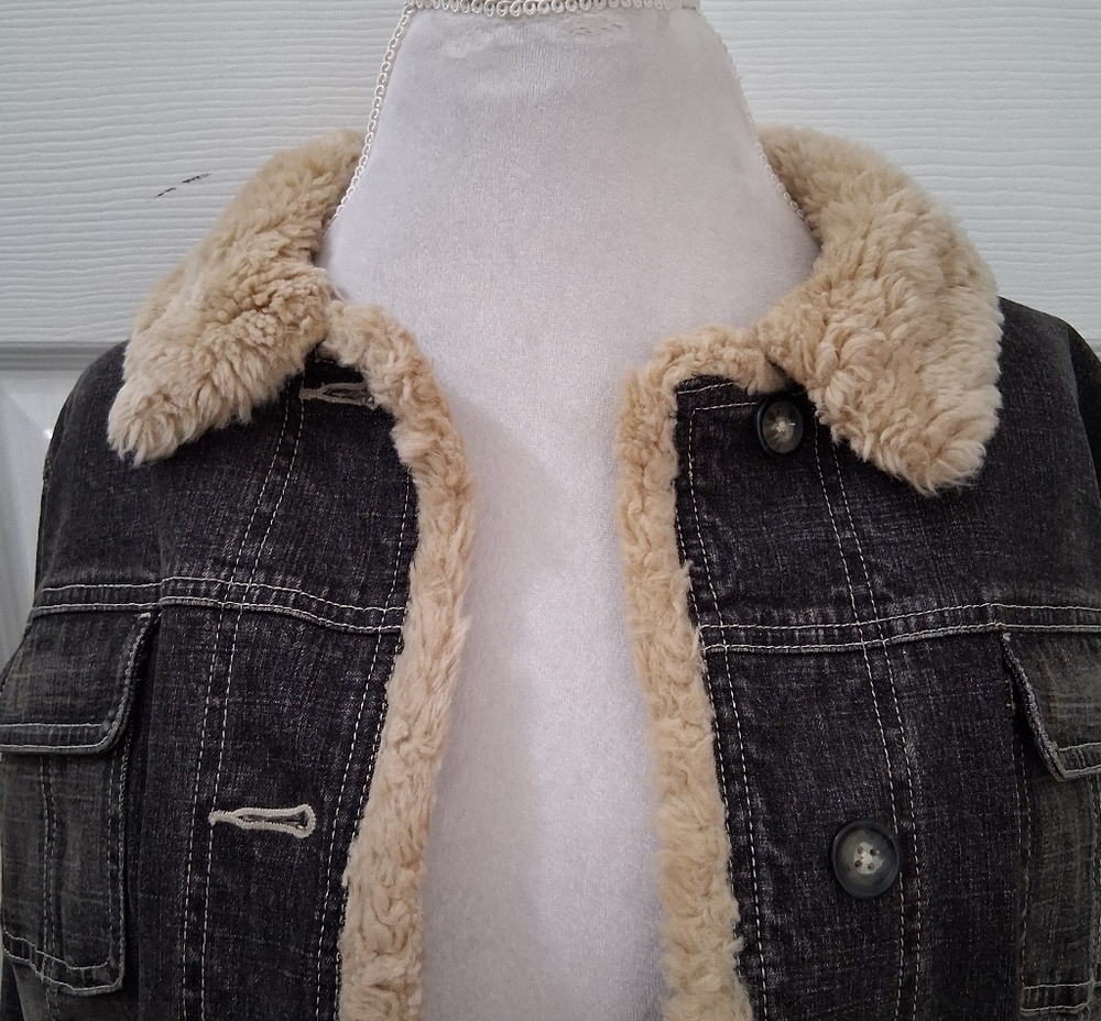 Ann Taylor Loft Denim Jacket With Faux Fur Trim    Size 14 - Picture 10 of 15